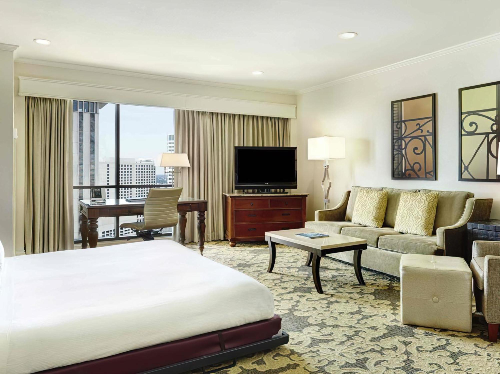 Hilton New Orleans Riverside Exterior photo